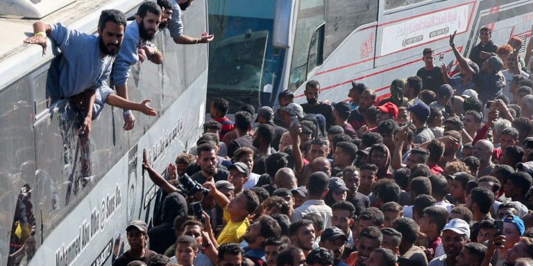 refens-reencontram-familiares-com-cessar-fogo-em-gaza